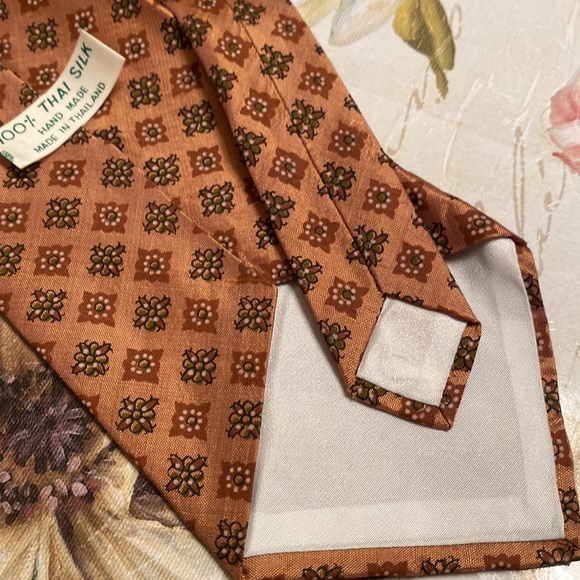 Vintage Made in Thailand 100% Thai Silk tie 4” wide x 54” length - Picture 3 of 6